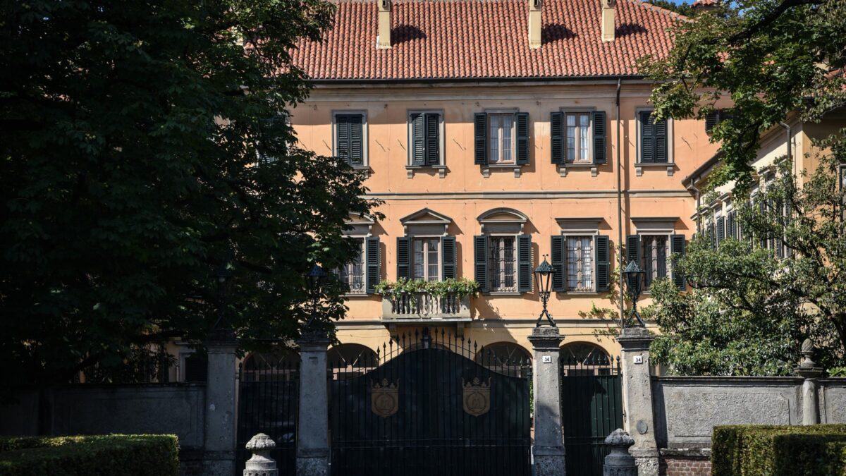 Testamento Berlusconi, le ville restano in mano alla famiglia. 100 milioni alla Fascina, 30 a Dell’Utri