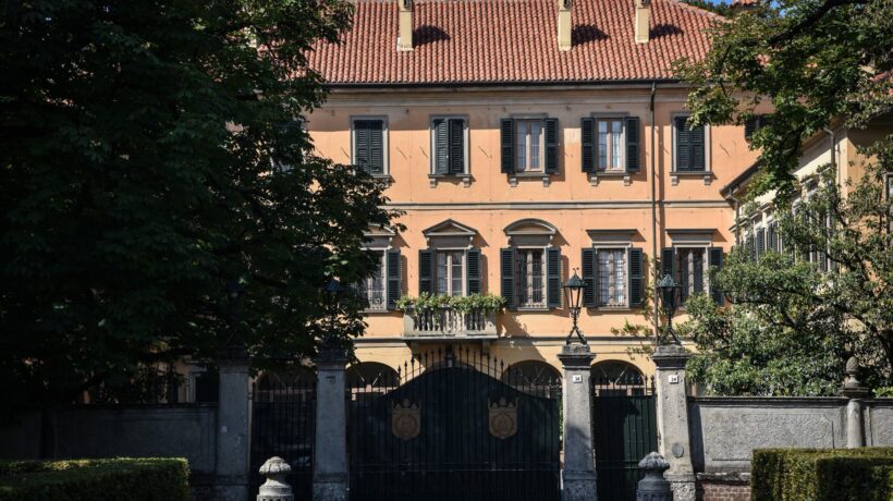 Testamento Berlusconi, le ville restano in mano alla famiglia. 100 milioni alla Fascina, 30 a Dell’Utri