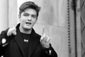 Oggi davanti ai pm la ragazza che accusa il figlio di La Russa. Identificato l’amico dj