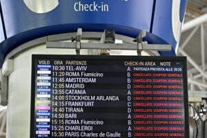 Esposto del Codacons per lo sciopero aereo. Salvini: «Pronto a intervenire ancora»