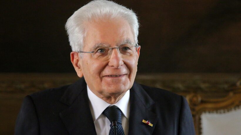 Mattarella resta in silenzio sulle bombe a grappolo a Kiev ma sei anni fa le denigrava