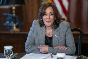 La Harris insidia Biden sulle gaffe: «Vogliamo ridurre la popolazione»