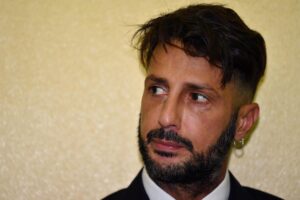 Cercano di vendere a Corona i segreti sul boss: due arresti