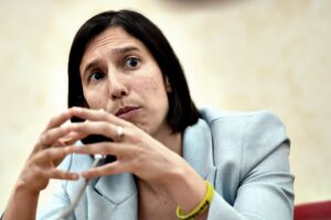 Nuova mina per Elly. Il Pd si frantuma sull’utero in affitto