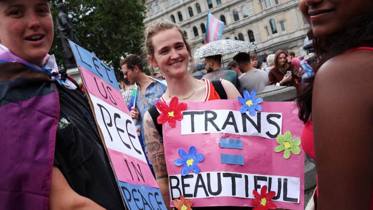I laburisti inglesi mollano i trans: «Basta autodeterminazione gender»