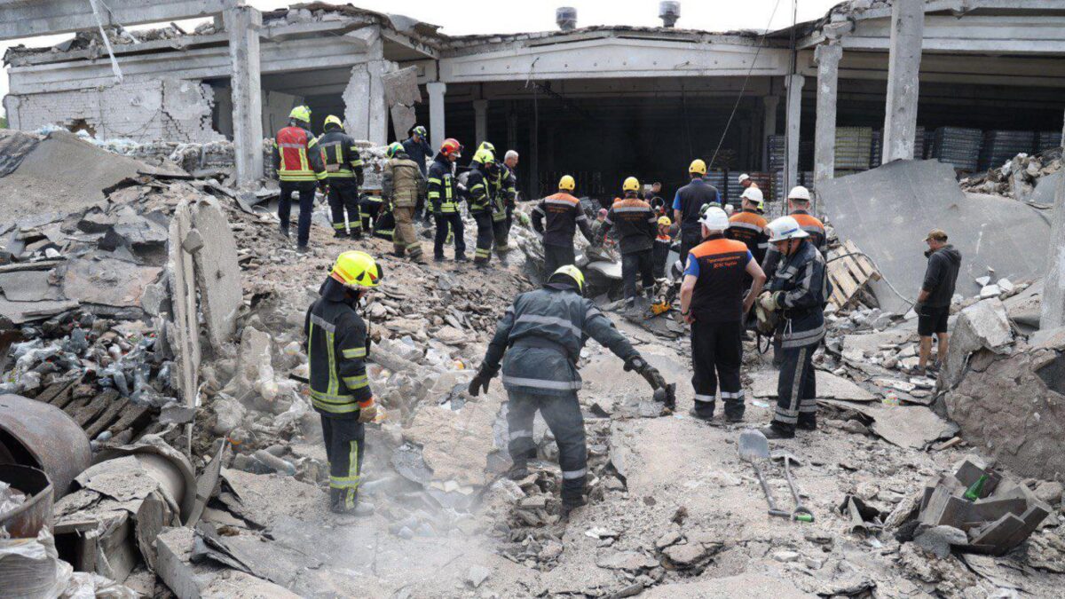 Il fronte pro Ucraina diviso sulle bombe a grappolo. Anche la Meloni si è defilata