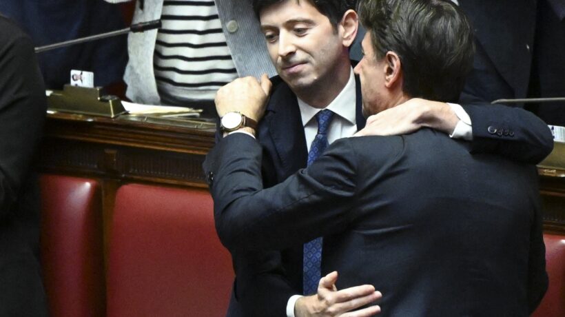 Fontana scagionato: sberla a Conte che continua a fuggire dalle domande