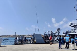 Lampedusa resta un’isola aperta. In 24 ore altri 1.800 sbarchi