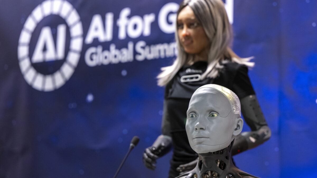 «Noi robot governeremo meglio di voi»