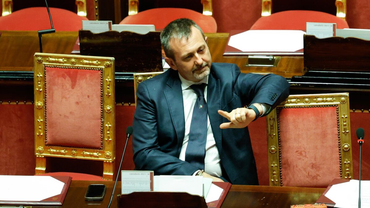 Area chiede al Csm di difendere il gip