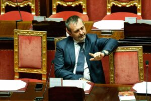 Area chiede al Csm di difendere il gip