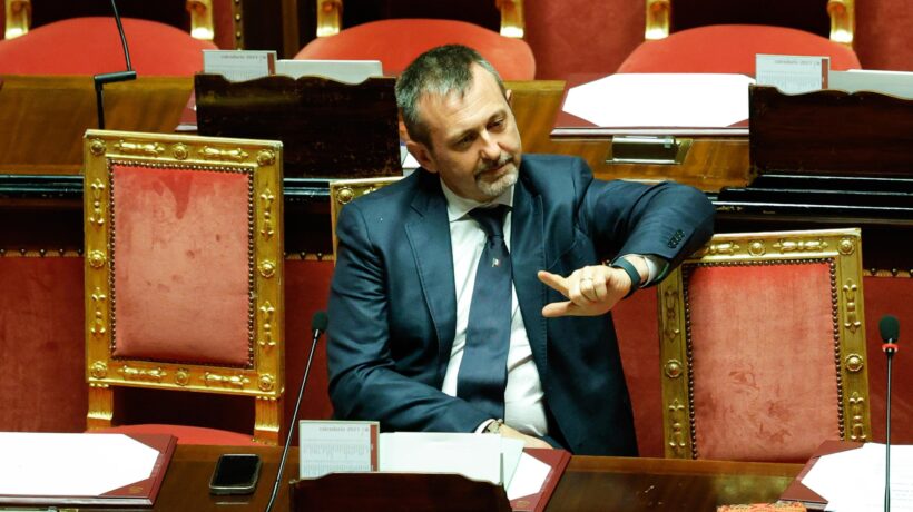 Area chiede al Csm di difendere il gip