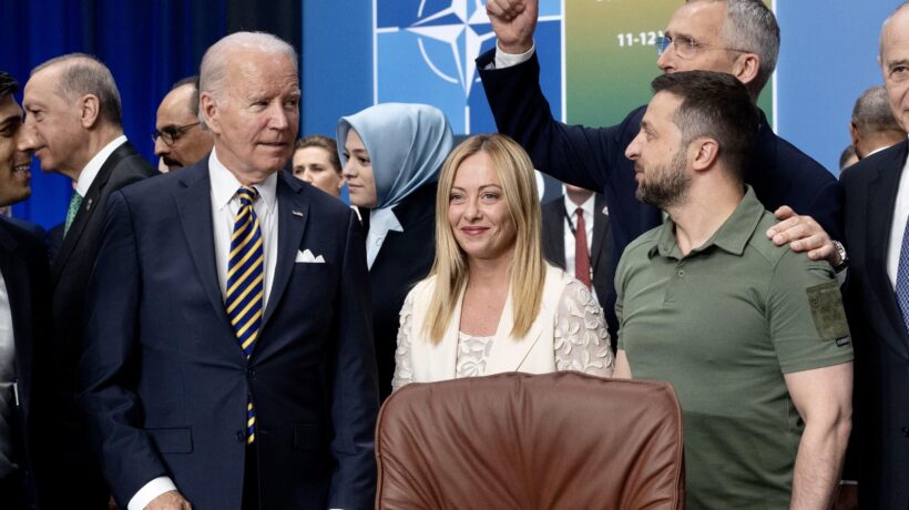 Kiev molla la presa: «Nella Nato a fine guerra»