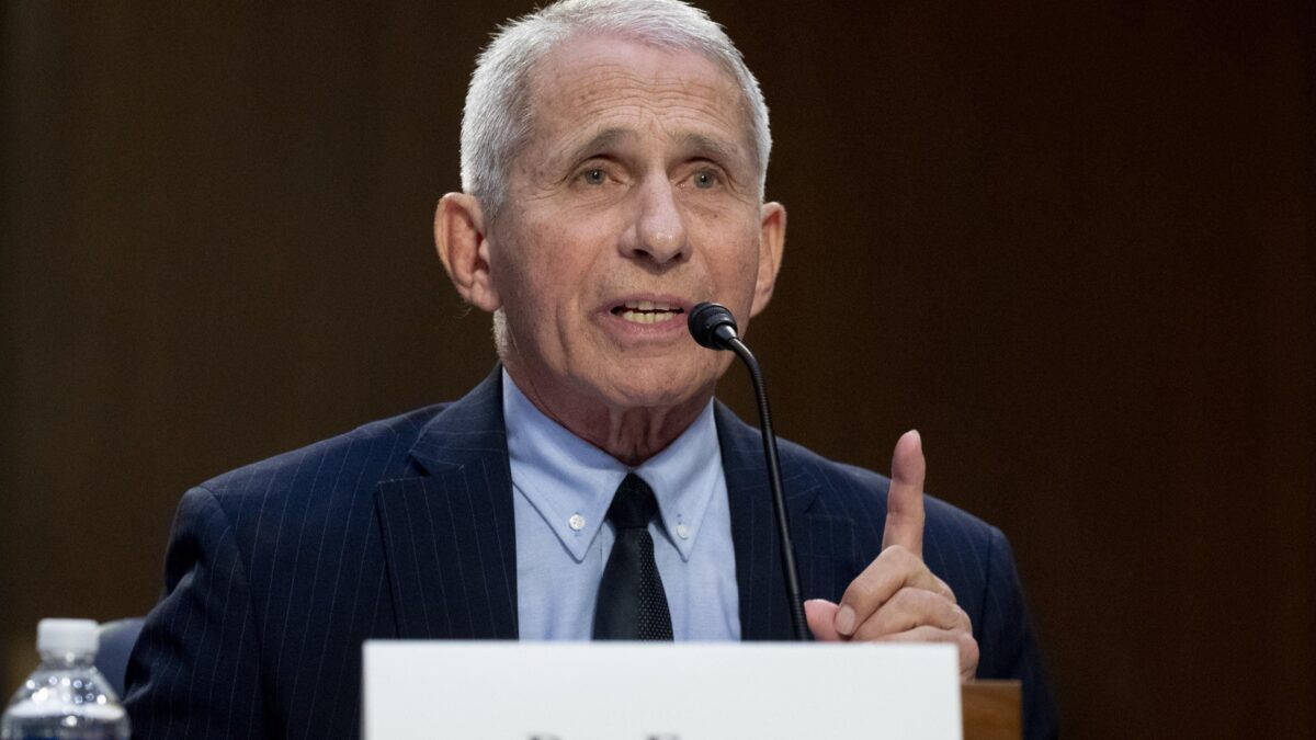 Fauci deferito per le bugie sul virus Basta dollari all’istituto di Wuhan