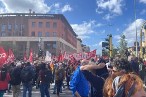 Ex Gkn ostaggio di Carc e amici della Schlein