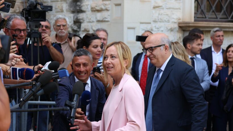 Oggi la Meloni prova a fermare l’invasione
