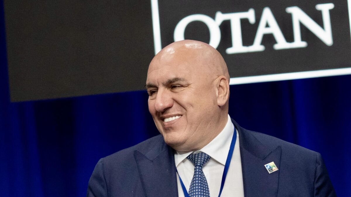 Guido Crosetto: «Gli eco fanatici vanno fermati o ci consegneranno alla Cina»