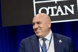 Guido Crosetto: «Gli eco fanatici vanno fermati o ci consegneranno alla Cina»