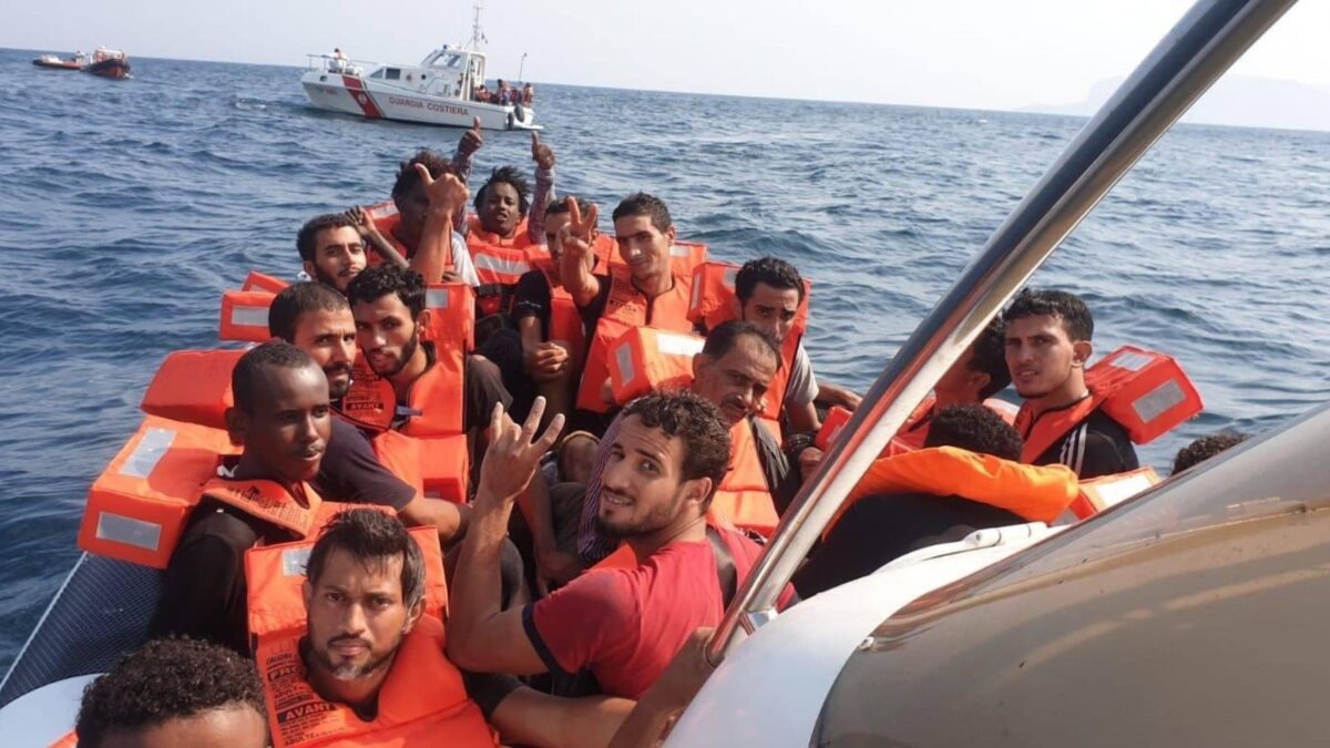 «Filo diretto tra clandestini e Ong»