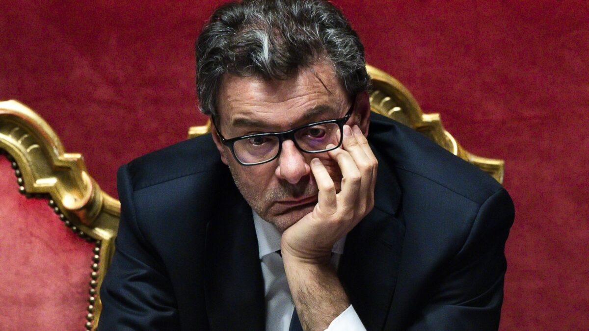 Giorgetti infila il canone Rai in tutti i cellulari