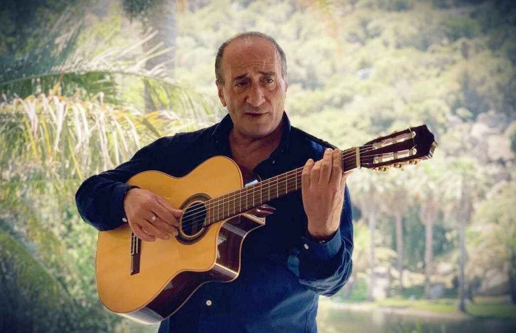 Mariano Apicella: «Penso ogni giorno al Cavaliere. I processi? Colpa dell’invidia»