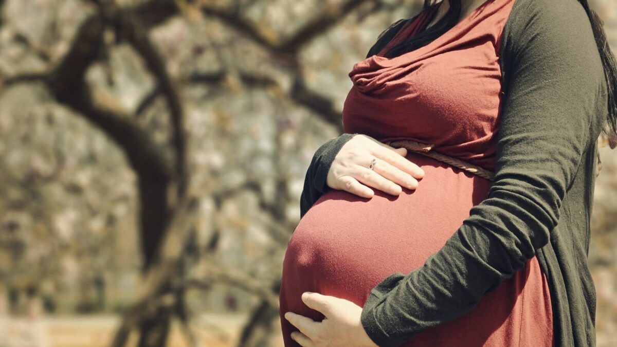 L’utero in affitto reato universale è una questione di semplice civiltà