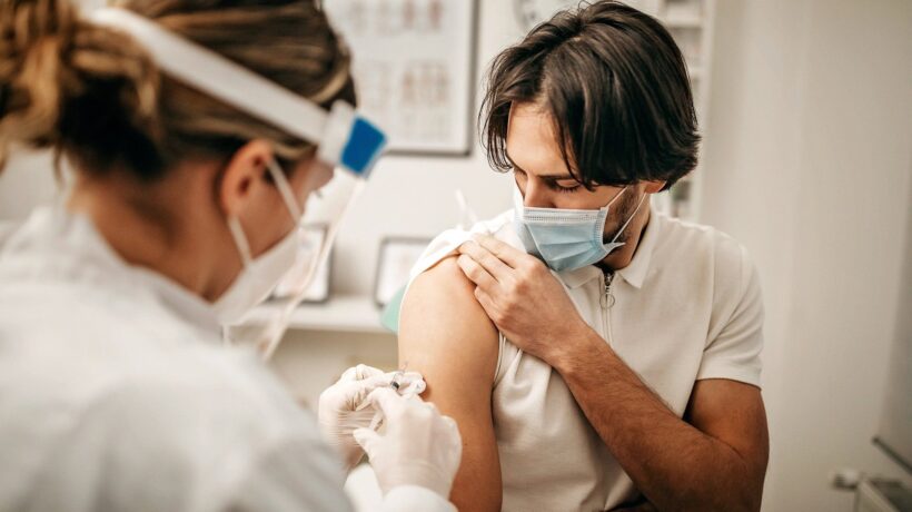 Sorpresa: i postumi lunghi del virus a volte dipendono… dal vaccino