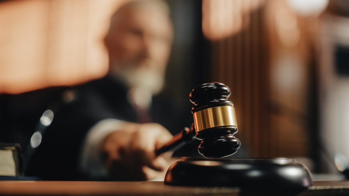 Paese ostaggio da 30 anni di ex giudici e avvocati