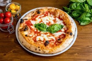 Semplice ma buonissima. Ecco sua maestà la pizza
