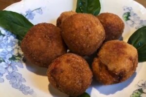Cuciniamo insieme: crocchette filanti di pappa al pomodoro