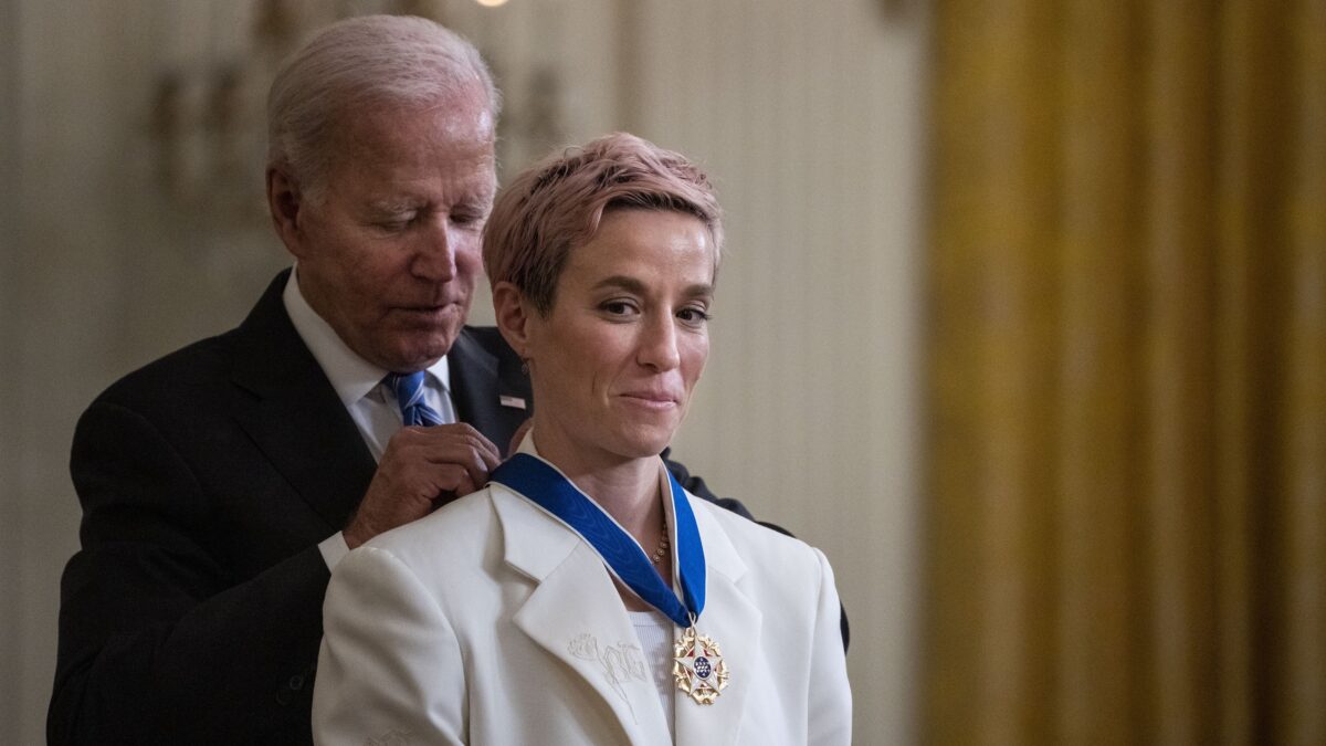 Il prossimo dribbling della Rapinoe: schierarsi in politica con i dem