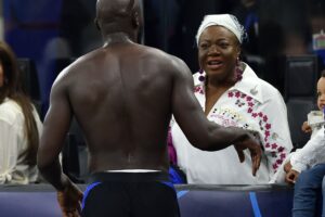 Il calcio ostaggio di mamme e papà. I contratti sono un affare di famiglia