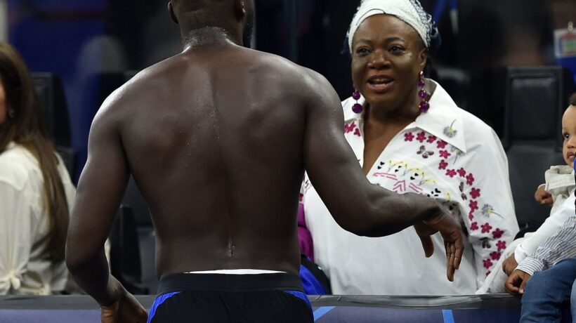 Il calcio ostaggio di mamme e papà. I contratti sono un affare di famiglia