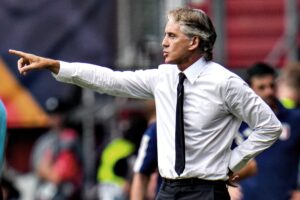 Mancini fa lo gnorri del deserto e a Gravina viene una pessima idea