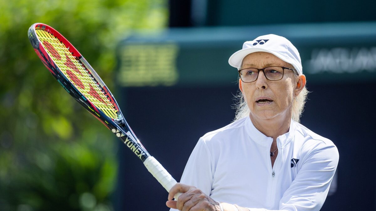 Racchettata ai trans dalla Navratilova. «Tennis con le donne? Siete maschi falliti»