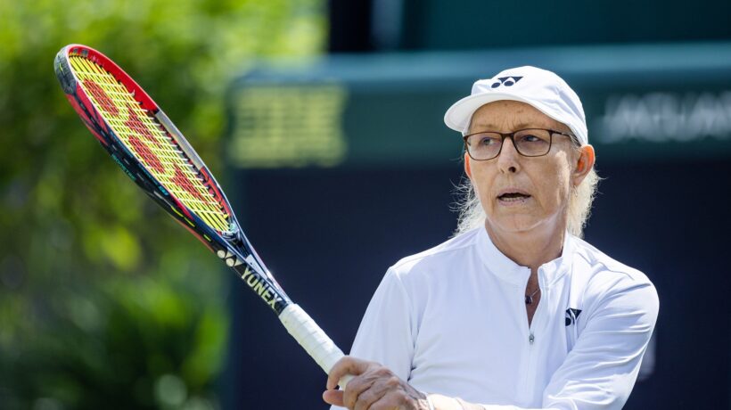 Racchettata ai trans dalla Navratilova. «Tennis con le donne? Siete maschi falliti»