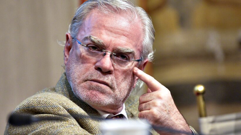 Il governo regala una poltrona all’uomo che soffiò il seggio al Cav