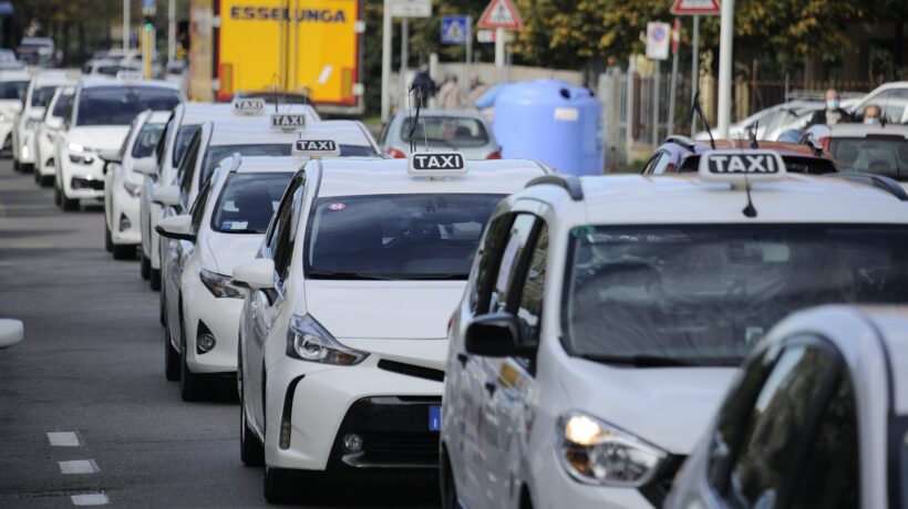 Il governo aumenta le licenze dei taxi. La solita Cgil pronta a fare sciopero