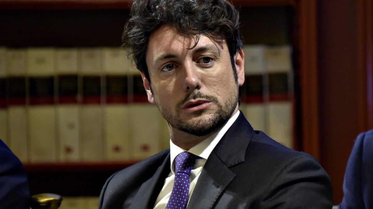 Giambruno crocifisso su alcol e stupri da chi non si accorge di pensarla come lui
