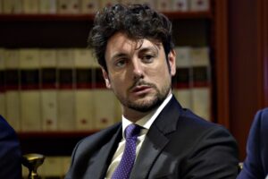Giambruno crocifisso su alcol e stupri da chi non si accorge di pensarla come lui