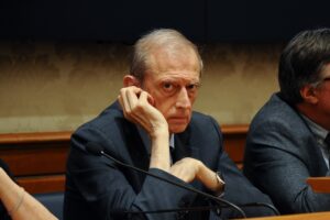 Caro Fassino, continui a minare il sistema