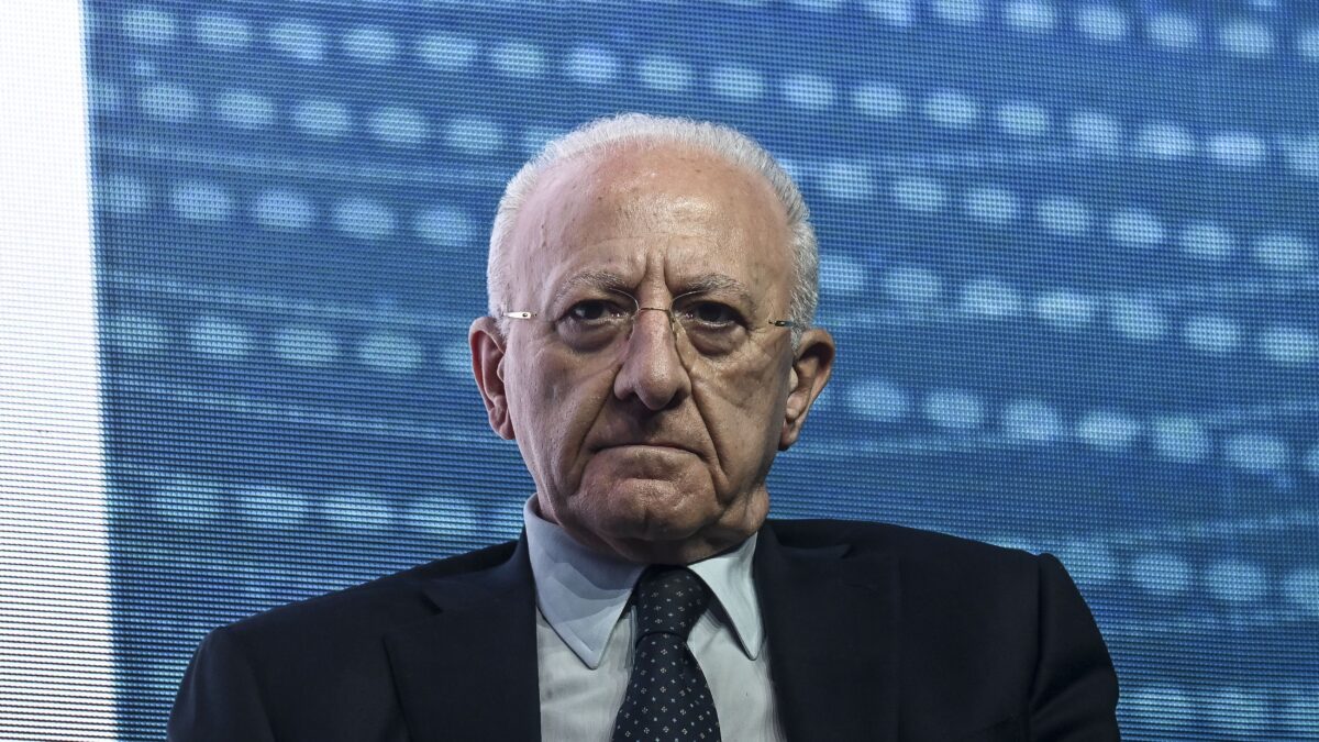 De Luca indagato per il suo «pre green pass»