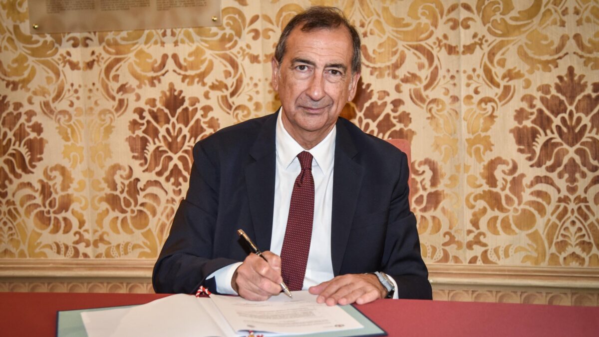 La «firma» di Sala sugli alberi caduti a Milano