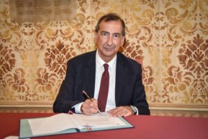 La «firma» di Sala sugli alberi caduti a Milano