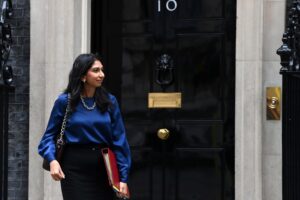 Londra vuole l’ergastolo per i legali che aiutano gli immigrati a mentire