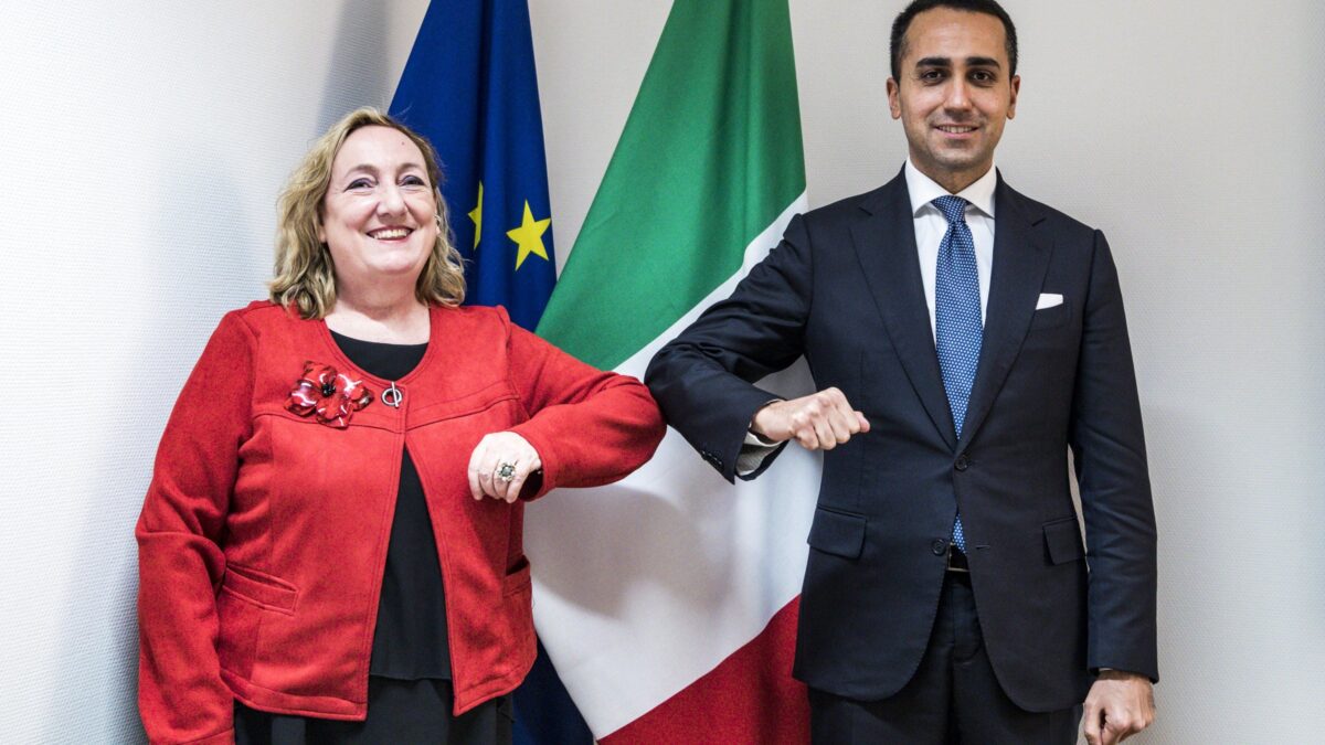 «Sono più affamati di prima». L’inviata Ue (in quota M5s) esalta le sanzioni post golpe