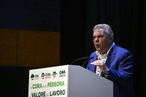 Proposta Cisl contro le paghe povere. «Pure ai lavoratori gli utili aziendali»
