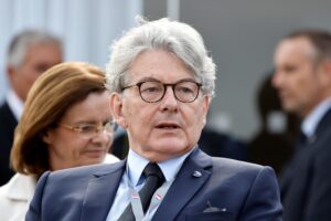 Breton lo confessa: la censura in Rete serve a controllare le elezioni europee