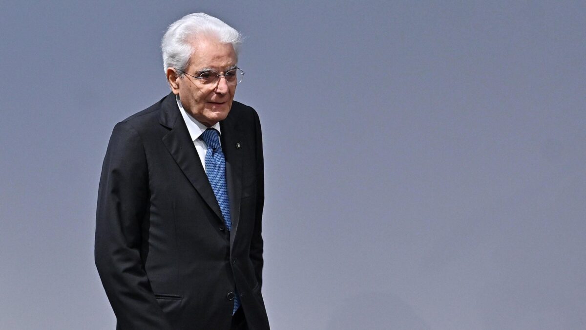 Mattarella rosica per Vannacci