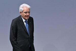 Mattarella rosica per Vannacci